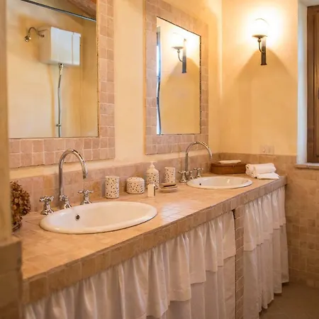 Country House With Swimming Pool In Toscana/umbria *